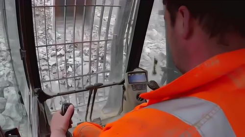 機(jī)械與網(wǎng)絡(luò)的協(xié)奏 探討挖掘機(jī)防護(hù)網(wǎng)在工程中的視覺(jué)與功能平衡